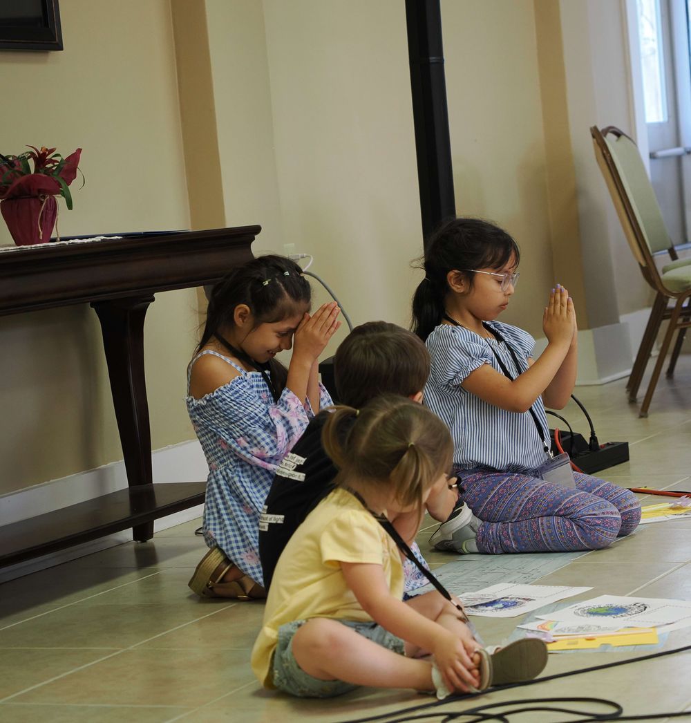 A Children's Class in Savannah, GA with 4 children praying.